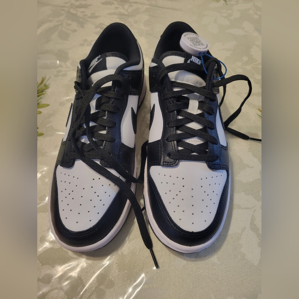 Nike Women's Dunk Low Shoes PANDA Black White New Size 9.5 - Picture 3 of 9